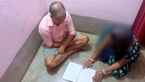 La serveuse de collège Sumaj se livre à des plaisirs de rimming en plein air.