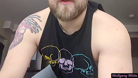 El chico heterosexual aficionado Wolfgangwhite participa en una sesión de juego de roles de papá y gay.