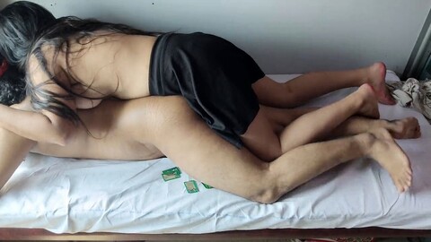 Des filles desi matraquées et une fille indienne brûlante