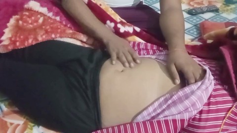 Une femme au foyer indienne profite d'une rencontre torride avec un vilain devar bhabhi