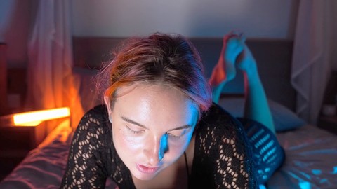 Plénitude ASMR avec un pompage de micro intense et agressif pendant que vous profitez du cigare rose