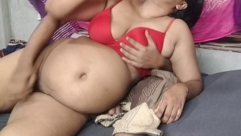 La beauté bangladaise partage des moments chauds avec son mari cocu et une tante desi sexy