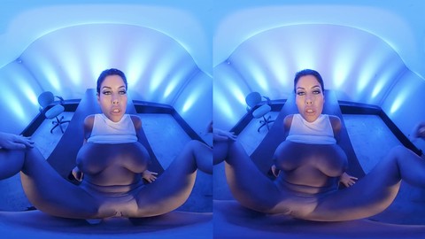 La bombe latine Bridgette B s'aventure dans une expérience immersive en VR à 60 images par seconde