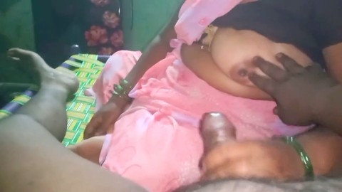 La tante de village sensationnelle Priyanka314 fait une fellation sauvage à son demi-frère