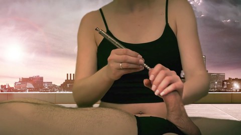 Lee Sounds erlebt ihr erstes urethrales Sounding mit einem riesigen Schwanz für eine Handjob