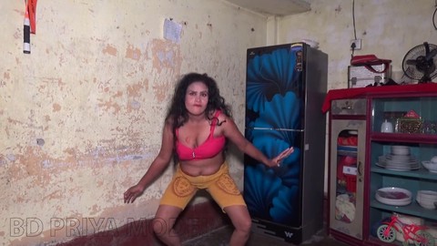 Appartamento infuocato danza con la carina Bdpriyamodel