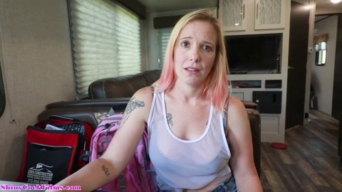 La belle-soeur MILF Jane Cane recherche un abri - Tabou familial POV avec le demi-frère