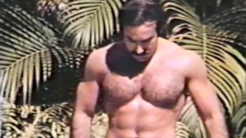 Klassiker der 80er Jahre mit buschigen Männern, die Outdoor-Aktion genießen