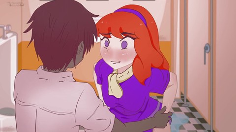 La rossa Daphne si toglie le mutandine nel bagno davanti a un ragazzo misterioso senza alcuna vergogna.