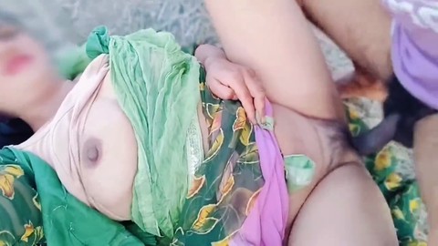 La bhabhi indienne Suman devient sauvage dans la jungle avec son devar pour un peu de plaisir en plein air